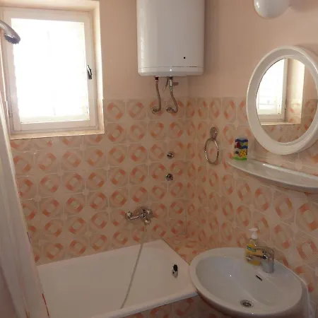 Гостевой дом And With Parking Space Hvar - 15378