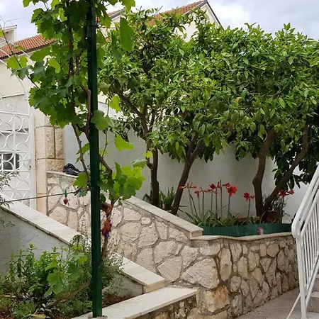 Pensjonat And With Parking Space Hvar - 15378