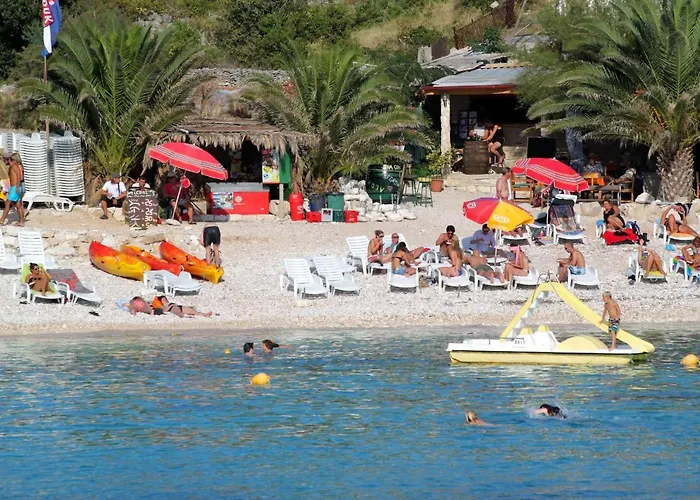 Guest house And With Parking Space Hvar - 15378 3*